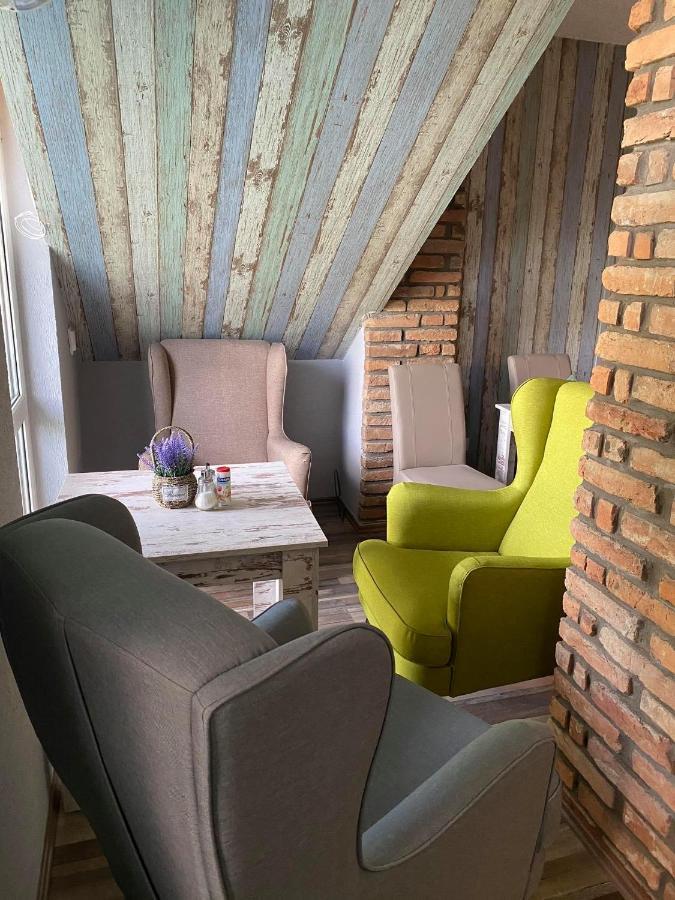 Naphaz Panzio Bed & Breakfast Tiszafüred Екстериор снимка