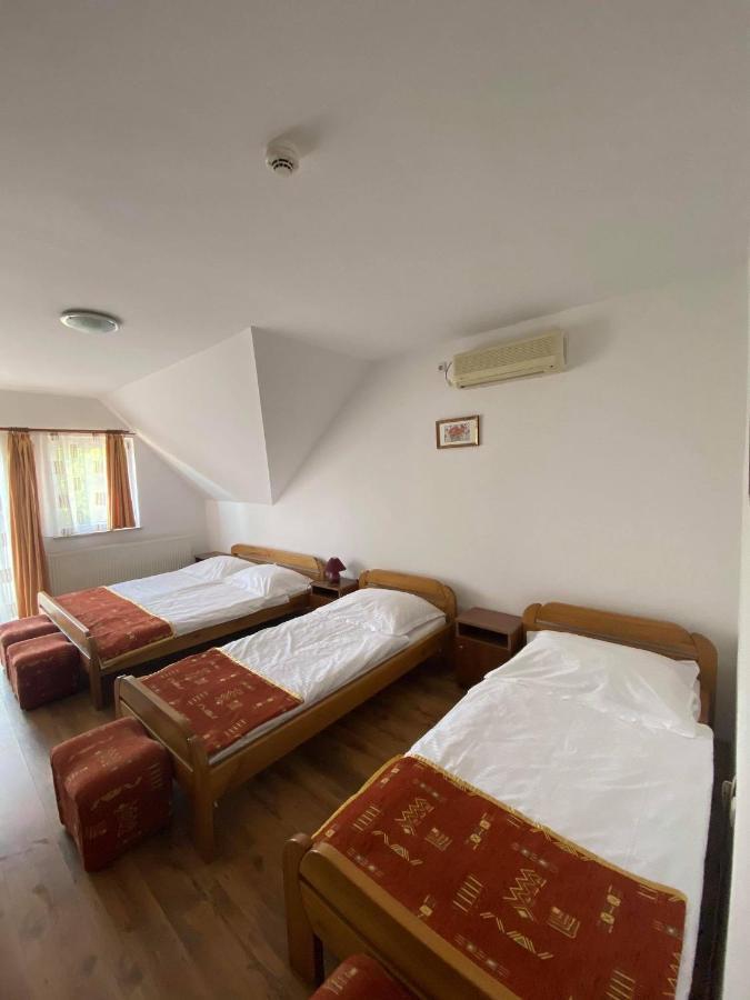 Naphaz Panzio Bed & Breakfast Tiszafüred Екстериор снимка