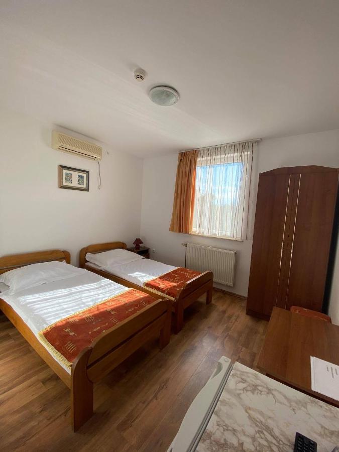 Naphaz Panzio Bed & Breakfast Tiszafüred Екстериор снимка